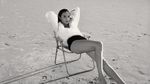 Gal Gadot Berbikini di Pantai Laut Tengah