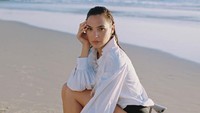 Gal Gadot mengaku bahagia dengan pemotretannya kali ini. Alasannya karena dia melakukan sesi foto di kawasan yang terasa seperti rumah. (Foto: dok. Instagram @gal_gadot)