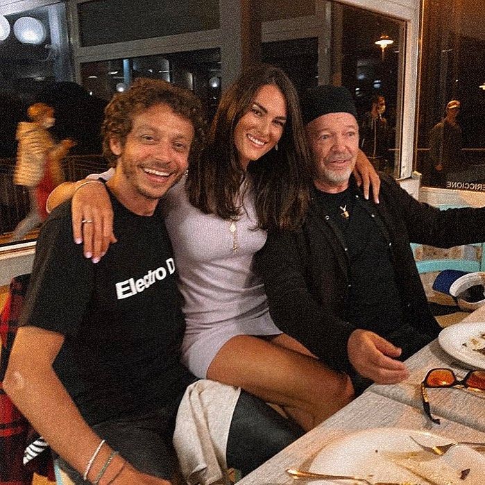Gaya Francesca Sofia Novello, Kekasih Valentino Rossi Saat Makan Enak