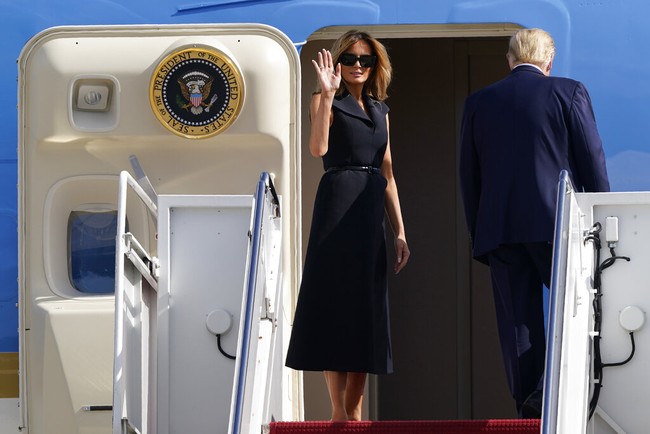 Nyonya Trump sudah merasa baik dari hari ke hari pasca sembuh dari COVID-19. Tetapi, karena masih mengalami batuk berkepanjangan, ia sangat waspada hingga membatalkan jadwal bepergiannya hari ini, kata Stephanie seperti dikutip dari New York Post. (Foto: AP Photo)