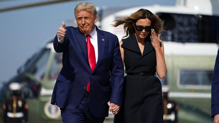 President Donald Trump and first lady Melania Trump walk to board Marine One on the South Lawn of the White House, Thursday, Oct. 22, 2020, in Washington. Trump is headed to Nashville, Tenn., for a debate. (AP Photo/Alex Brandon)