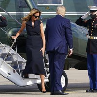 Untuk alas kaki, ia mengandalkan dengan sepasang heels Christian Louboutin favoritnya. Sepatu hitam dari seri So Kate itu diketahui berharga 545 pound sterling atau sekitar Rp 10,4 juta. (Foto: AP Photo)