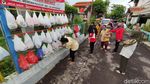 Gratis! Sembako Ini Digantung untuk Bantu Warga Terdampak COVID-19