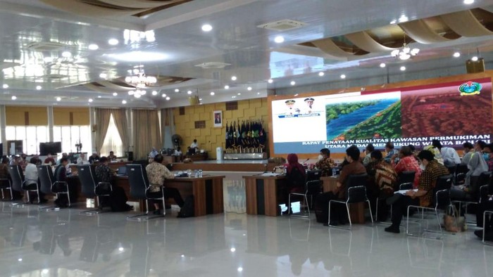Gubsu Edy Rahmayadi saat rapat penataan kawasan utara Medan (Datuk-detikcom)