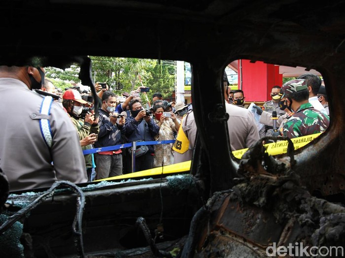Polisi akhirnya mengungkap kasus pembunuhan sadis Yulia yang berawal dari kandang ayam hingga dibakar di dalam mobil, di Sukoharjo, Jawa Tengah. Ini barbuk dan tersangkanya.