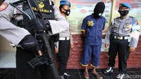 Peristiwa itu bermula ketika korban janjian untuk bertemu dengan pelaku Eko Prasetyo alias Keleng (30) yang merupakan rekan bisnisnya itu di kandang ayam yang berada sekitar 500 meter dari rumah tersangka, Ngesong, Desa Puhgogor, Kecamatan Bendosari, Sukoharjo. Di tempat itulah Yulia dihabisi nyawanya.