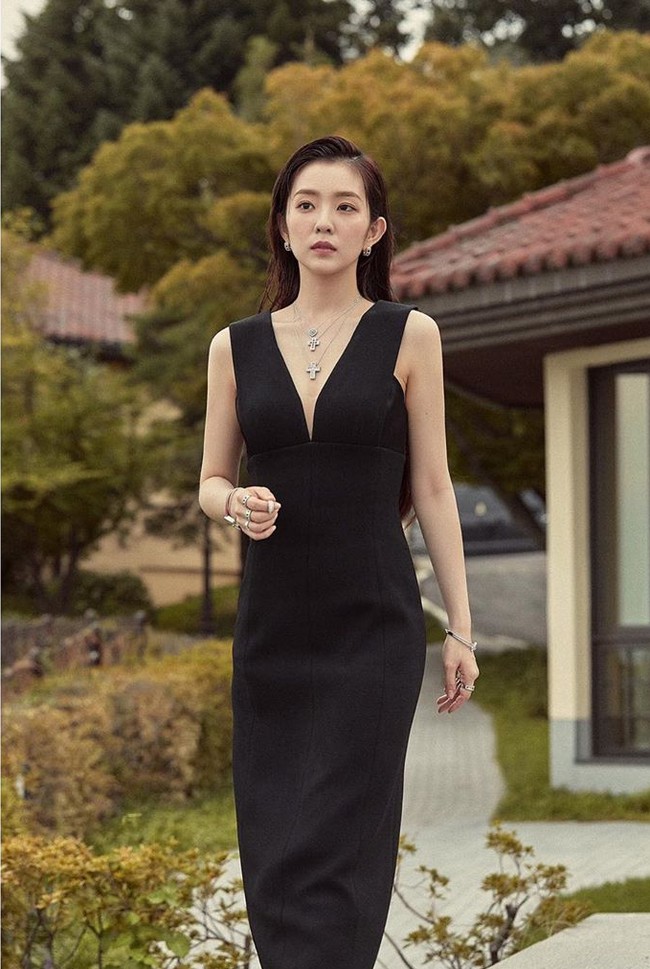 Meski mengaku sudah bersikap kekanakan, banyak fans yang mendukung Irene dan memahami ketidaksempurnaannya. Mulai banyak sesama stylist dan back dancer yang buka suara dan mengungkap sikap-sikap baik leader Red Velvet itu. Mantan stylist Saebom Park mengatakan bahwa setiap idol punya dua sisi dan menekankan bahwa kebanyakan orang yang bekerja sama dengan Irene tidak pernah mengalami pengalaman serupa. Foto: Instagram @renebaebae