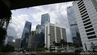 Badan Meteorologi Klimatologi dan Geofisika (BMKG) memperingatkan adanya potensi hujan disertai kilat/petir dan angin kencang di wilayah Jakarta Barat, Jakarta Selatan dan Jakarta Timur pada menjelang siang hingga sore hari.
