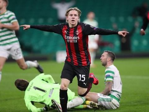 AC Milan's Norwegian midfielder Jens Petter Hauge celebrates scoring his team's third goal during the UEFA Europa League 1st round group H football match between Celtic and AC Milan at Celtic Park stadium in Glasgow, Scotland on October 22, 2020. (Photo by RUSSELL CHEYNE / POOL / AFP)