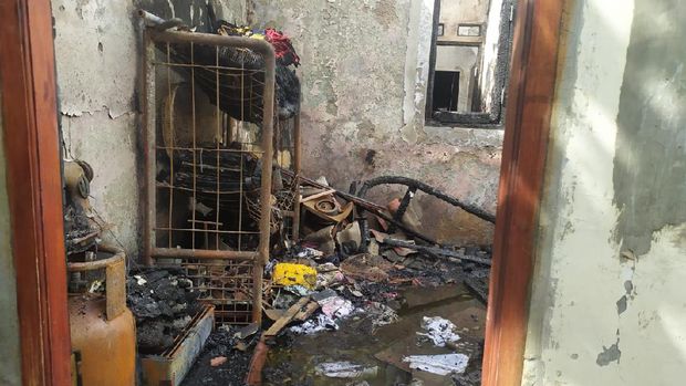 Kondisi terkini rumah di Tangerang usai kebakaran yang tewaskan sekeluarga.