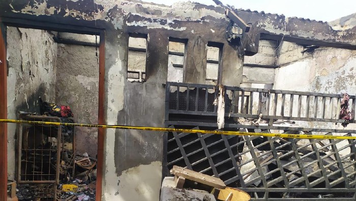 Kondisi terkini rumah di Tangerang usai kebakaran yang tewaskan sekeluarga.