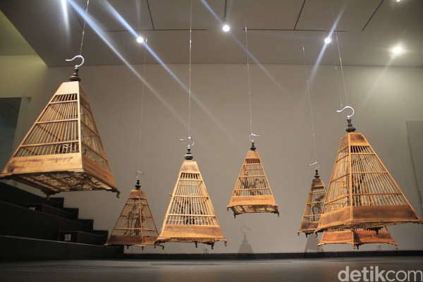 Finance Art Managemen Lawang Wangi Artsociates Yori mengatakan, sejak dibuka pada 2012 lalu, Lawang Wangi sudah banyak menyajikan pameran, diskusi, dan lokakarya ratusan seniman lokal maupun mancanegara. Finance Art Managemen Lawang Wangi Artsociates Yori mengatakan, sejak dibuka pada 2012 lalu, Lawang Wangi sudah banyak menyajikan pameran, diskusi, dan lokakarya ratusan seniman lokal maupun mancanegara.