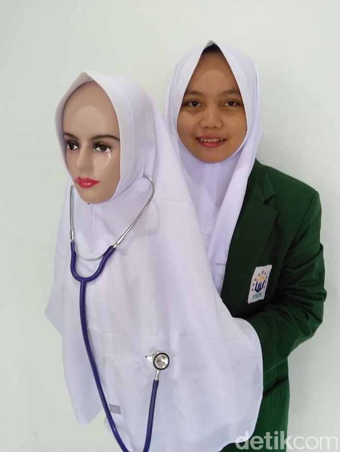 Mahasiswa di Surabaya Ciptakan Kerudung K-Pop untuk Mudahkan Nakes