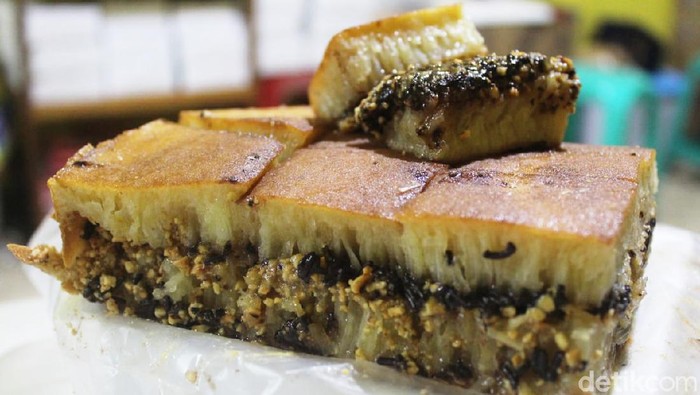 Manis Legit Martabak Bangka Afo di Bogor yang Dipanggang Pakai Arang