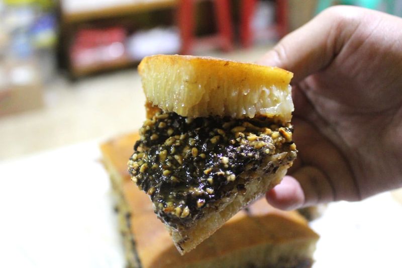 Martabak Bangka Afo Manis Legit di Bogor Dipanggang Menggunakan Arang