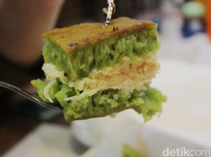 Martabak Kiky : Lembut Wangi Martabak Hijau Langganan Jokowi