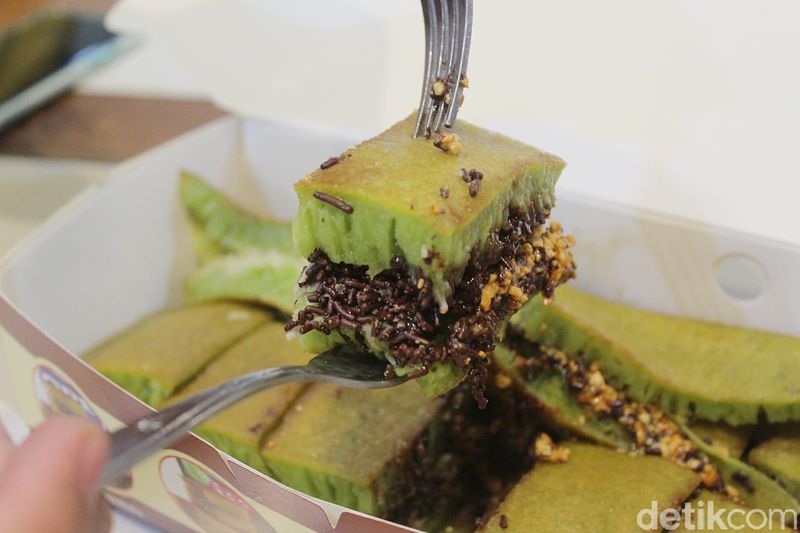 Martabak Kiki : Lembut Wangi Martabak Hijau Langganan Jokowi