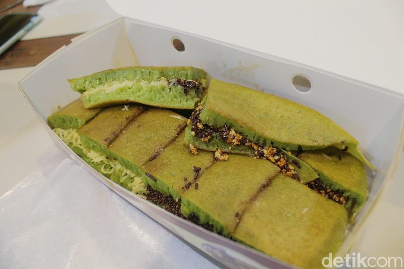 Martabak Kiki : Lembut Wangi Martabak Hijau Langganan Jokowi