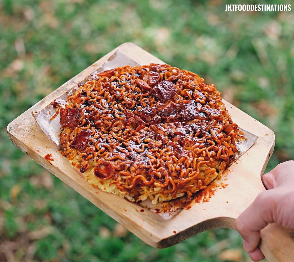 Huaah! 5 Gerai Martabak Samyang yang Siap Membakar Lidah
