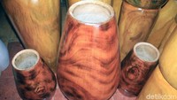 Harga yang ditawarkan juga bervariasi, dari mulai Rp 2,5 juta - Rp 3 juta untuk satu set Gendang berbahan dasar kayu nangka. Sementara yang berbahan kayu mangga lebih murah sekitar Rp 1,5 juta.