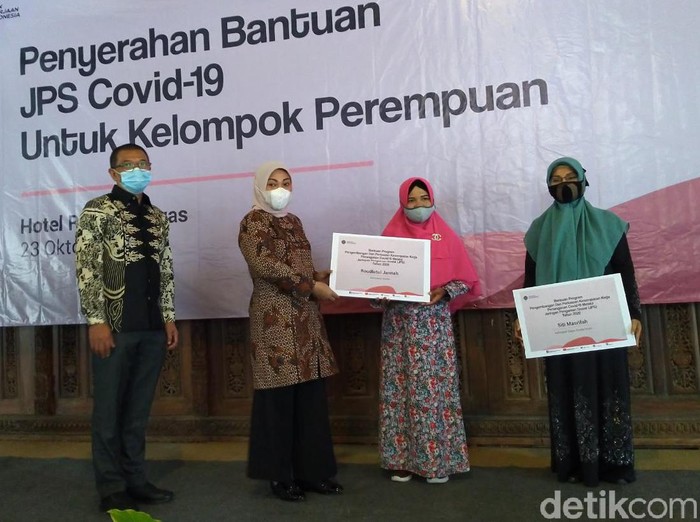 Menaker Kucurkan Rp 600 Juta Dorong 15 Kelompok Perempuan di Mojokerto Jadi Pebisnis