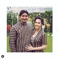 Mieke Amalia dan Tora Sudiro jadi atensi karena mengakui masa lalu mereka yang menjadi pasangan selingkuh saat tampil di channel YouTube 3Second TV. Kepada host channel YouTube tersebut Soleh Solihun, Mieke bahkan mengaku pernah kumpul kebo selama dua tahun dengan Tora Sudiro. Foto: Instagram @mieke_amalia