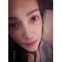 Kalau ini wajah Mieke Amalia tanpa bulu mata palsu. Kata Mieke, dia tidak bisa hidup tanpa bulu mata palsu. Namun meski tanpa bulu mata palsu, pesona kecantikannya tetap tidak luntur ya.Foto: Instagram @mieke_amalia