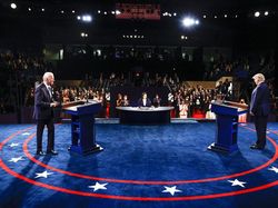 Di Depan Biden, Trump Pamer Kebal Covid-19