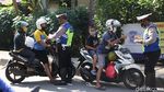 Para Pemotor Ditilang dalam Razia di Kalimalang