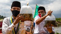 Berbeda lagi dengan para santri mahasiswa di Kabupaten Semarang ini. Mereka mengisi Kegiatan dengna mengusung tema Santri Bergerak Wujudkan Wisata Desa, Sebagai Laboratorium Pengembangan Ekonomi Pedesaan. ANTARA FOTO/Aji Styawan