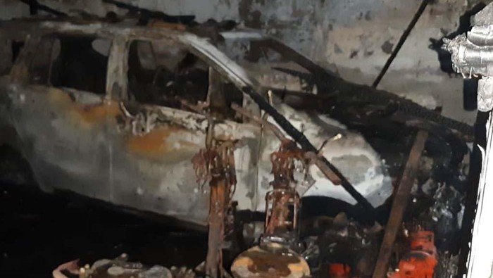 Potret Kebakaran di Legok yang Tewaskan Satu Keluarga Kebakaran 4 rumah di Legok, Kabupaten Tangerang menewaskan 5 orang sekeluarga. Kelima korban diduga meninggal karena kehabisan napas.