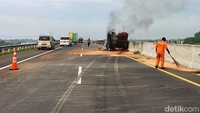 Dua kendaraan yang terlibat kecelakaan yakni pikap Suzuki Carry bernopol R 1752 QT dengan truk bermuatan sayur bernopol S 8796 WD.