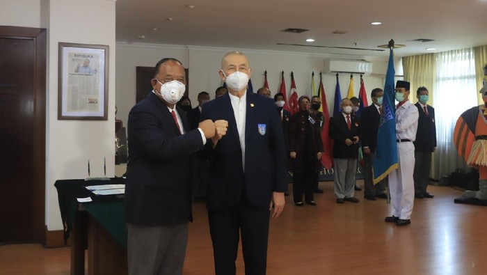 Pelantikan PP Perbasi di kantor KONI Pusat.