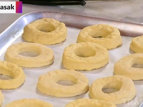 Masak Masak Donat  Warna Warni yang Empuk Manis