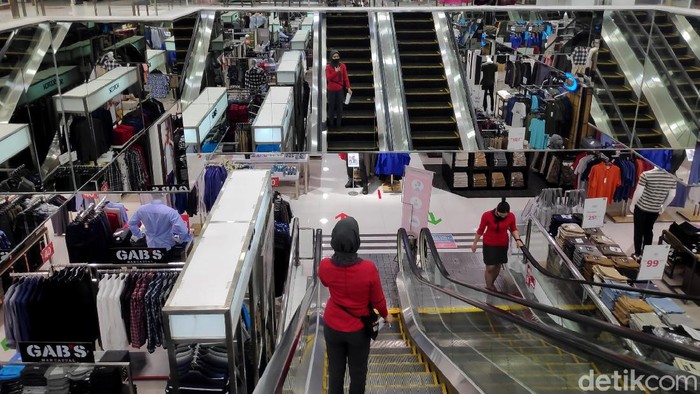 Rugi Rp 617 M, Begini Kiat Matahari Bertahan di Masa Pandemi Sektor usaha termasuk ritel tak luput dari hantaman pandemi COVID-19. PT Matahari Department Store Tbk (LPPF) bahkan merugi hingga Rp 617 miliar akibat pandemi.