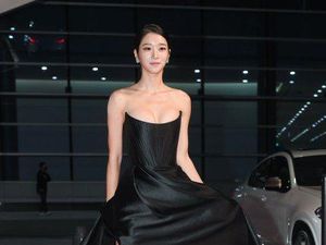 Seo Ye Ji Bergaun Belahan Dada Rendah di Buil Film Awards, Netizen Kasihan