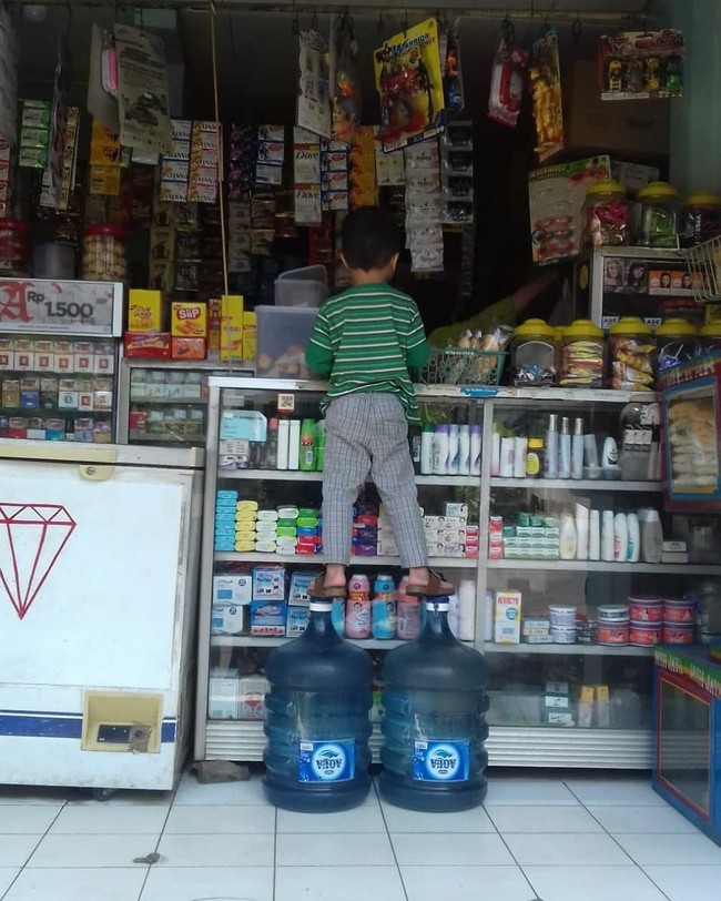 Masih kecil aja idenya udah cemerlang gini, nggak kebayang gedenya gimana. Kamu pernah gini juga nggak? Foto: Instagram/@awreceh.id