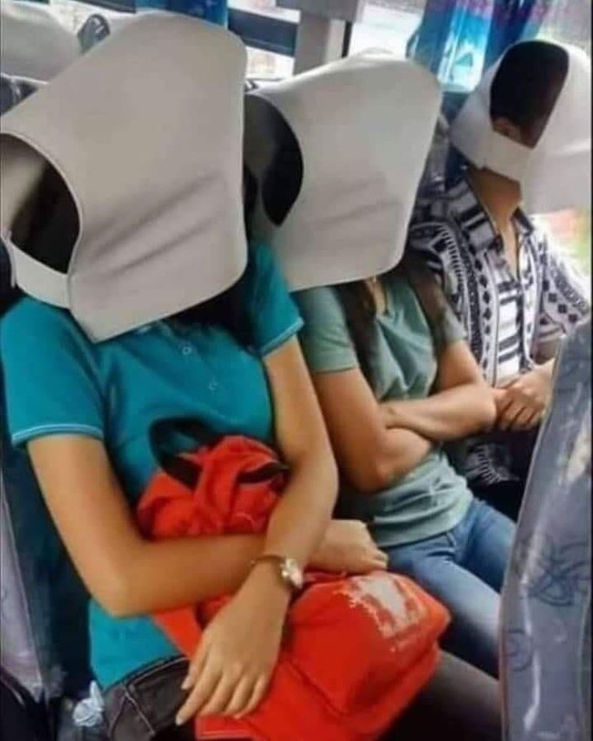 Biar aman pas tidur. Selain bisa jadi penutup mata, ekspresi wajah saat kamu tidur juga nggak akan kelihatan nih. Foto: Instagram/@receh.id