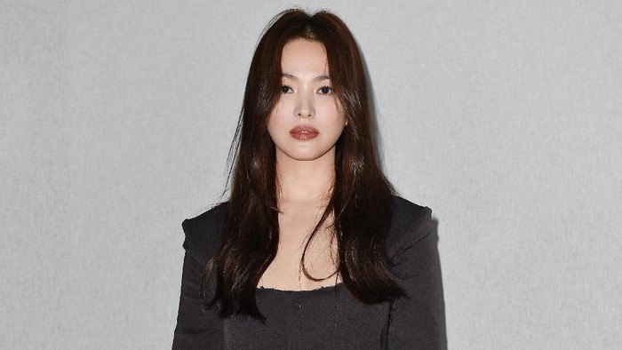 MILAN, ITALY - FEBRUARY 22: Hye-Kyo Song attends the Bottega Veneta fashion show during the Milano Fashion Week Fall / Winter 2020 - 2021 on February 22, 2020 in Milan, Italy. (Photo by Jacopo M. Raule/Getty Images for Bottega Veneta)