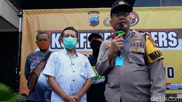 Suami Yulia, korban pembunuhan yang mayatnya ditemukan di dalam mobil terbakar di Sukoharjo, Selasa (20/10)