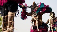 Sampai sekarang suku Dogon masih hidup sederhana tanpa listrik. (Getty Images/iStockphoto)