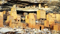 Dari kejauhan, rumah ini terlihat seperti tebing-tebing tinggi saja. Sehingga mereka selalu lolos dari penjajah. (Getty Images/iStockphoto)