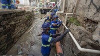 Pemerintah negara bagian Sao Paulo kembali mencoba membersihkan Sungai Pinheiros.  