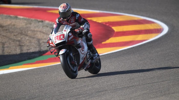 ALCANIZ, SPAIN - OCTOBER 17: Takaaki Nakagami of Japan and LCR Honda Idemitsu rounds the bend  during the qualifying for the MotoGP of Aragon at Motorland Aragon Circuit on October 17, 2020 in Alcaniz, Spain. (Photo by Mirco Lazzari gp/Getty Images)