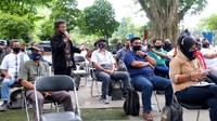 Eddy memanfaatkan Taman Kota sebagai tempat bertemu Konstituen untuk mencegah penyebaran Covid-19. Mengingat ruangan tertutup beresiko besar meningkatkan penularan. Foto: Istimewa/Dok. PAN.