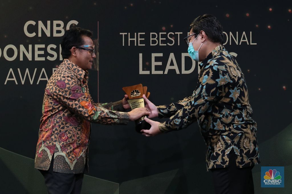 Wali Kota Malang, Sutiaji mendapat penghargaan 