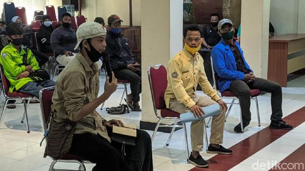 Wali Kota Parepare, Taufan Pawe, tidak mengabulkan permintaan mahasiswa untuk menolakan pengesahan omnibus law UU Cipta Kerja (Hasrul Nawir/detikcom)