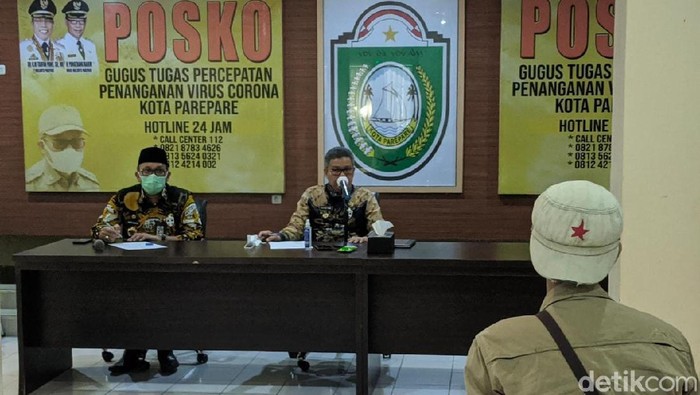 Wali Kota Parepare, Taufan Pawe, tidak mengabulkan permintaan mahasiswa untuk menolakan pengesahan omnibus law UU Cipta Kerja (Hasrul Nawir/detikcom)