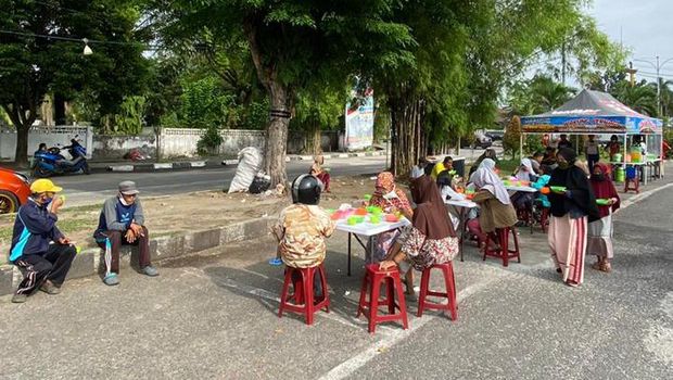Warung Berbagi di Pekanbaru menyediakan sarapan gratis bagi warga
