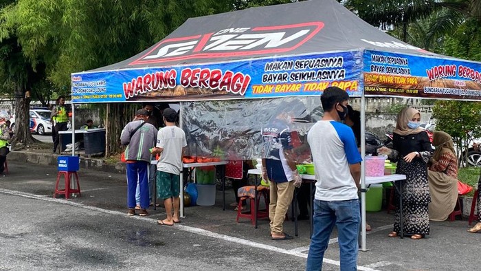 Warung Berbagi di Pekanbaru menyediakan sarapan gratis bagi warga